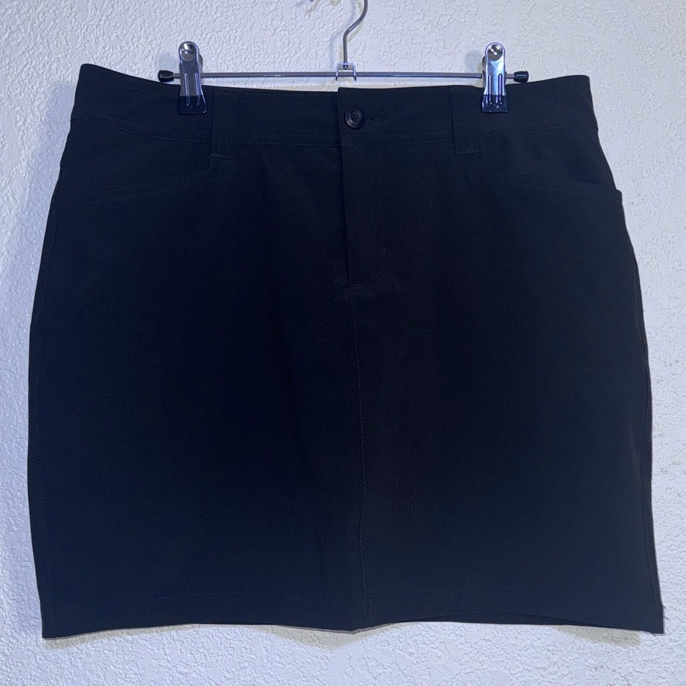 Eddie Bauer women’s outdoor active skirt in black size 6